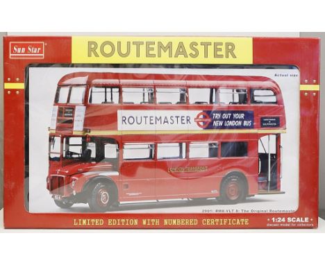 Modellauto "Routemaster", 1:24. Geschlossener Londoner Sightseeing-Bus, limitierte Ausgabe. In Originalverpackung. Unbespielt