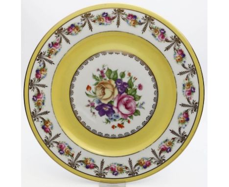 Runde Platte, Rosenthal. Elfenbeinfarbenes Porzellan mit buntem Blumen- und reichem Golddekor. Goldrand. Gebrauchsspuren. Ste