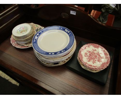 A quantity of mixed decorative ceramic plates
