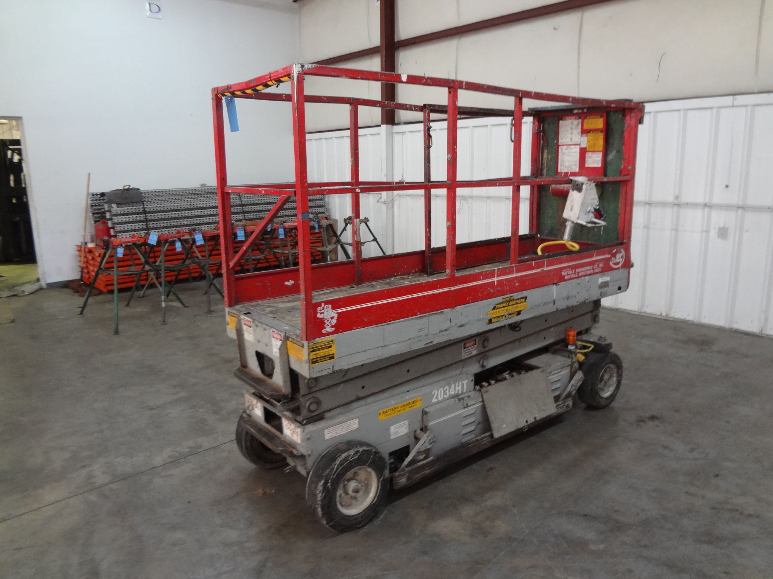 MEC MODEL 2034HT SELF TRAVELING ELECTRIC SCISSOR LIFT; S/N N/A, 32" X