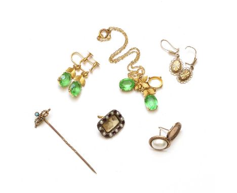 A collection of jewellery,to include a gold turquoise stick pin, marked as 9ct, tested as approximately 9ct gold, a gold gree