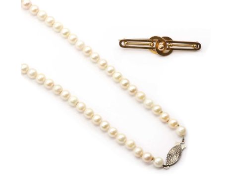 An Edwardian gold bar brooch,a central sphere surrounded by two flat orbiting links, to batons either side and a surrounded b