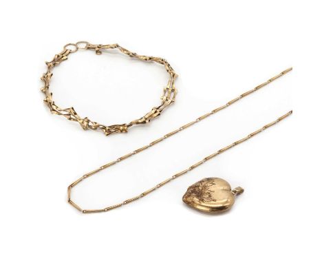 A collection of gold jewellery,a 9ct gold heart shaped locket pendant, to an articulated plain bale, Birmingham 1990, a gold 
