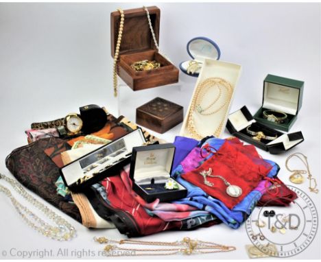 A collection of assorted vintage and costume jewellery and watches, to include gold earrings, brooches, necklaces, simullated