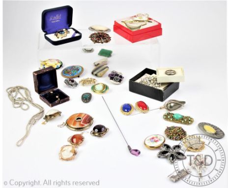 An assortment of jewellery, to include; a carved shell cameo brooch within yellow metal surround stamped '9ct', a Victorian a