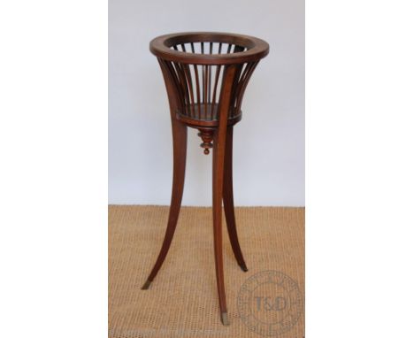 An Edwardian inlaid mahogany jardiniere stand / planter, 81cm