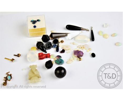 A collection of gemstones, to include opals, opal doublets and triplets, moonstones, and other similarly coloured jewellery, 