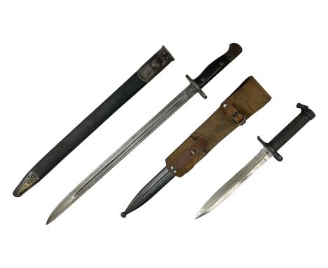 Swedish Eskilstuna Jernmanufactur AB M1896 Mauser knife bayonet with 21cm steel blade and machined steel grip; in metal scabb