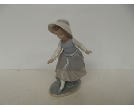 Nao figure of girl, 19 cm