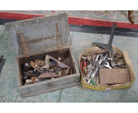 Tools - various wood planes, pine box, etc (2)
