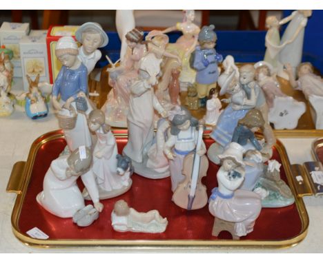 TRAY WITH VARIOUS FIGURINE ORNAMENTS, NAO, LLADRO ETC     