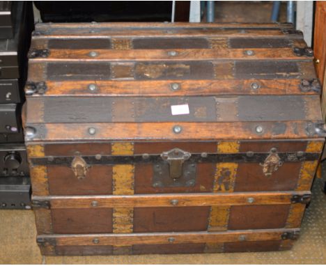VINTAGE WOODEN TRUNK     