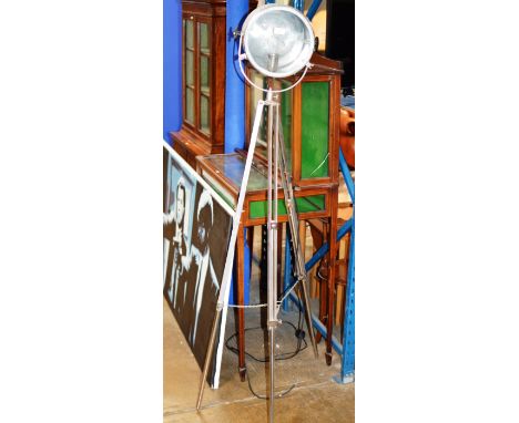 FILM STUDIO STYLE TRIPOD FLOOR LAMP     