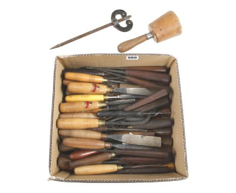 50 carving tools inc. small mallet and a carver's vice G 