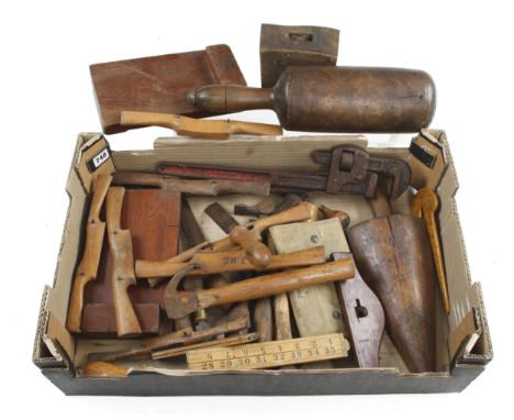 A box of tools G 