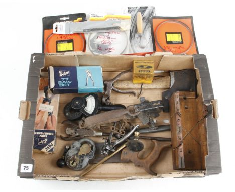 A box of tools G 