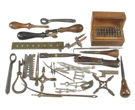 A horn scaled timber scribe by LEDLANDER and quantity of other small tools G 