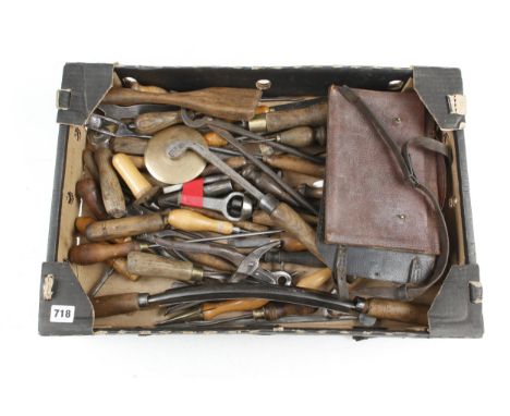 Quantity of leather worker's tools G 