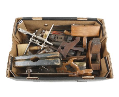A box of tools G 