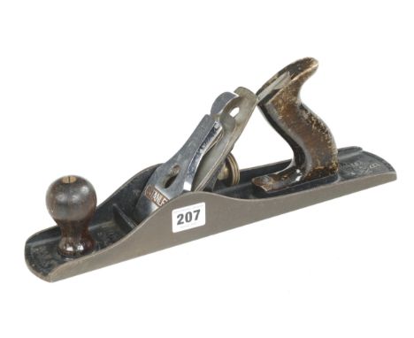 An English STANLEY No 5 fore plane with corrugated sole, iron low o/w G++ 