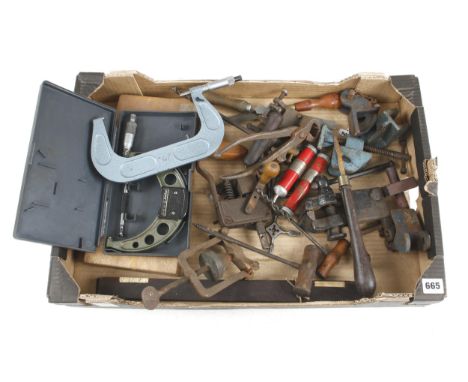 A box of tools G 