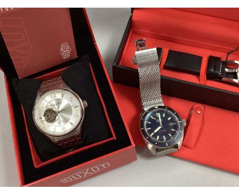Duxot; Automatic Gent's Stainless Steel Wristwatch, the signed white dial with partially textured finish, with Arabic numeral