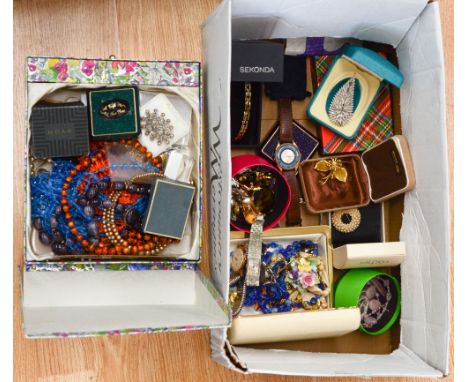 A quantity of assorted vintage costume jewellery to include bead necklace,watches and Jet