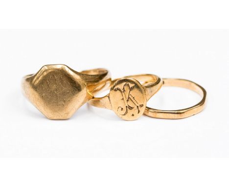 Two plain 9ct gold signet ring and a wedding ring, with a combined total weight approx 7.4gms