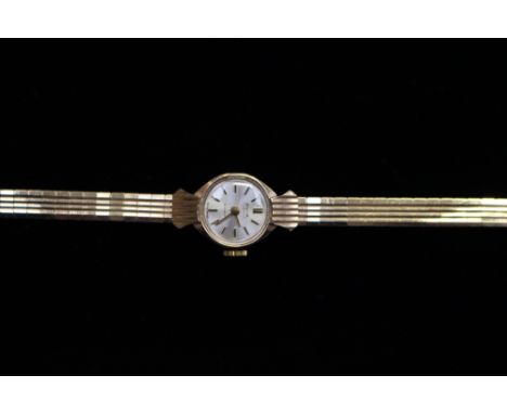 A ladies vintage 9ct gold Avia bracelet watch gross approx 18gms