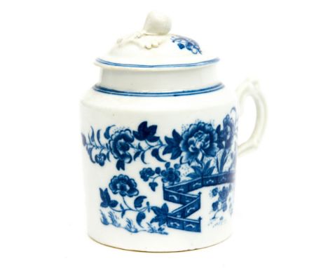 A Worcester porcelain mustard pot and cover, Fence design, circa 1770