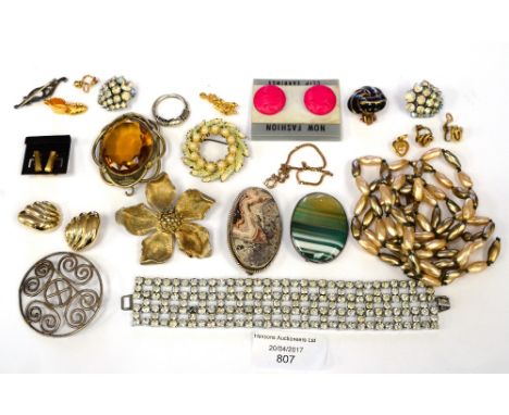 A quantity of vintage costume jewellery to include two Victoria silver brooches, paste set bracelet, etc 