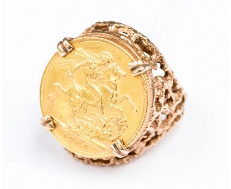 Full Sovereign gold coin ring in 9ct gold mount, 16 grams approx 1904 