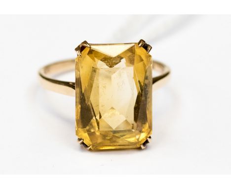 A gold citrine ring 