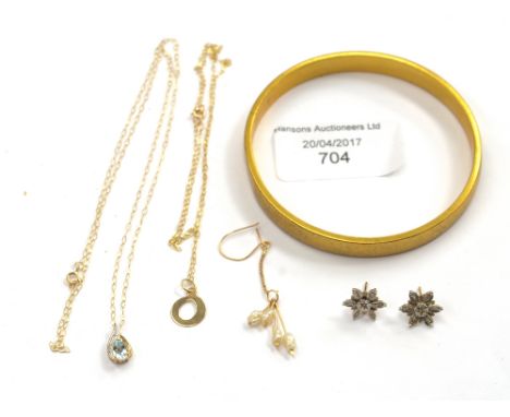 Freshwater pearl earrings, on 9ct gold wires, diamond chip, and gold earrings in a 2ct. star pattern, and a pendant and 9ct. 
