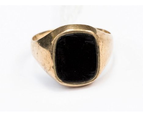 A 9ct gold cushion shape onyx set signet ring, size P, with a total gross weight approx 3.0 gms 