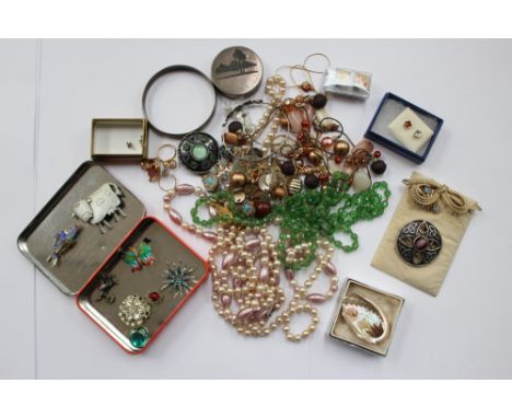 Costume jewellery to include a Ruskin ceramic style pewter pendant, prefect badge, silver niello bangle, another bangle, broo