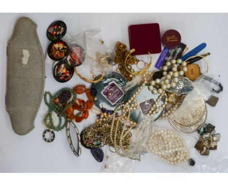 An assortment of vintage costume jewellery to include bead necklaces, brooches, etc 