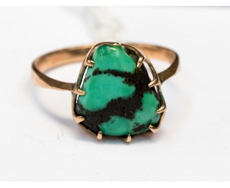 A Victorian rose gold 9ct. dress ring with a polished turquoise claw set, size L