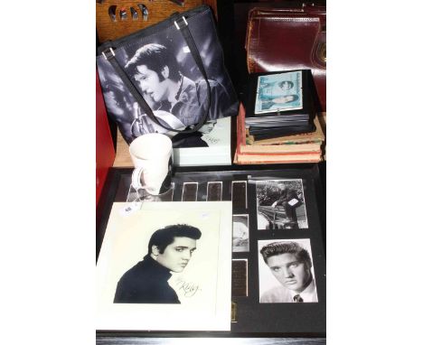 Elvis Presley collectables and three vintage annuals.