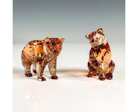Pair of bears in multifaceted light brown crystal. This item has its original box, 6.75"L x 6.75"W x 4.75"H. Issued: 2017Dime