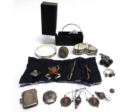 A SILVER VESTA/MATCH CASE BIRMINGHAM 1912 AND VARIOUS OTHER COSTUME JEWELLERY AND OTHER ITEMS  including; a green and white p