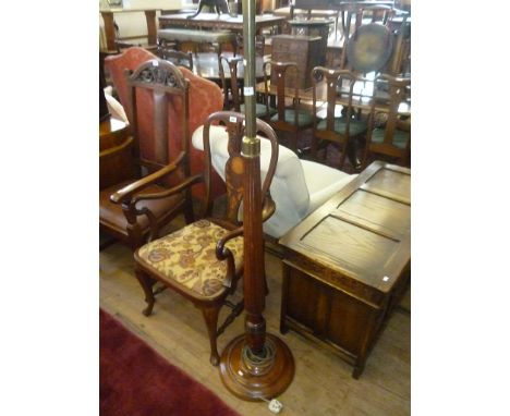 An early to mid 20th Century mahogany and brass standard lamp, with reeded decoration terminating in a circular foot (sold el