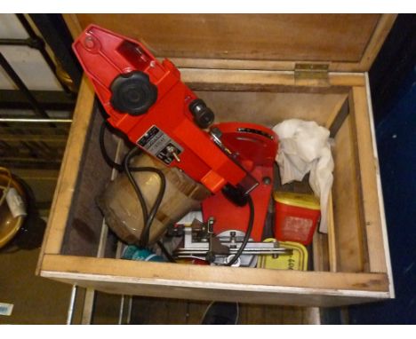 An Efco Jolly chainsaw sharpening machine, in virtually as new condition, complete with bracket, spare links etc, all housed 
