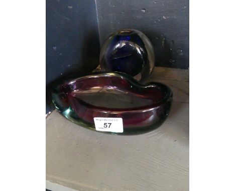 A contemporary Hoglund (New Zealand) Art glass vase of ovoid form having blue and amber internal decoration, by Ola Hoglund, 
