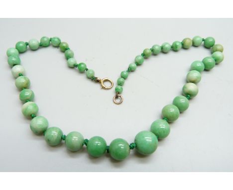 A jade bead necklace with a 9ct gold fastener, 29.6g, 38cm 