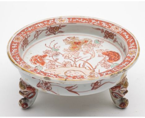 An unusual Chinese verte-imari tripod stand: painted in iron-red, green and gilt with peonies and pierced rockwork, the flatt