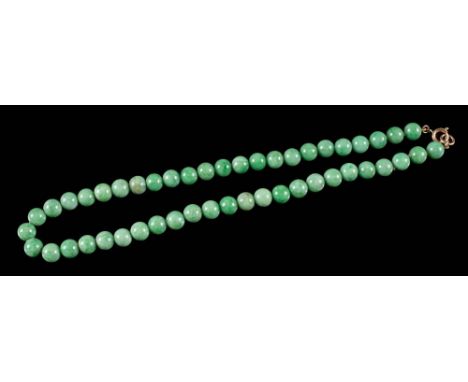 A jade bead single-string necklace: each bead between 7mm and 8mm diameter, on bolt ring clasp, approximately 40mm overall le