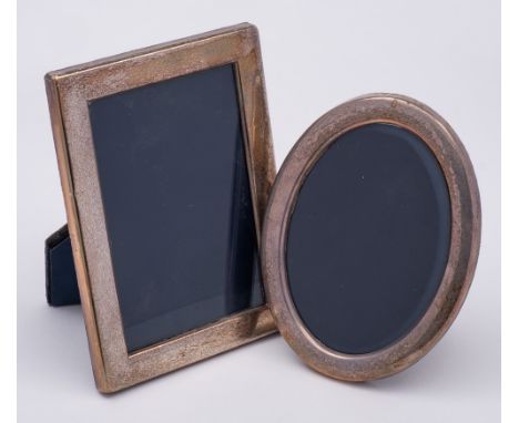 An Elizabeth II silver easel photograph frame, maker Carrs of Sheffield,  Sheffield, 1990: of rectangular outline, 18.5 x 13.