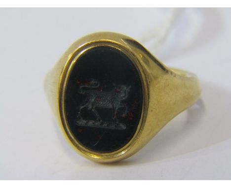 VINTAGE 18ct YELLOW GOLD BLOOD STONE SIGNET RING, heavy weight 18ct gold signet ring set with intaglio carved blood stone, de