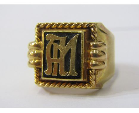 VINTAGE 18ct YELLOW GOLD INITIAL RING, "AM", approx. 16 grams, size X/Y 